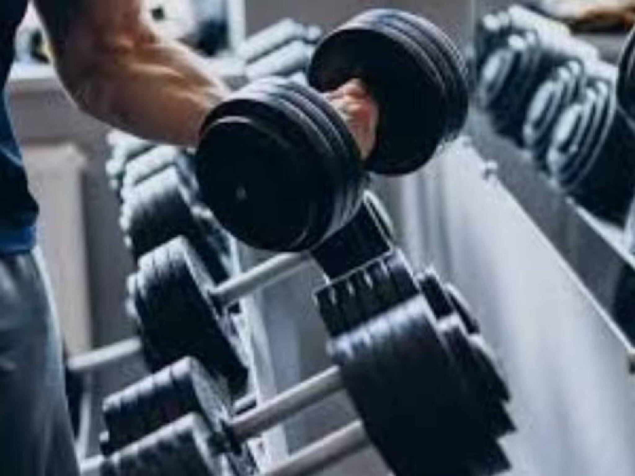 തൂക്കം 50 കിലോ കുറച്ചാല്‍ 1.3 കോടി രൂപയുടെ കാര്‍ നല്‍കാമെന്ന് ജിം; തൂക്കത്തിനൊപ്പം ആളും തീര്‍ന്നുപോകുമെന്ന് കമന്റ്‌