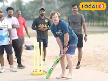 യുവാക്കളോടൊപ്പം ക്രിക്കറ്റ് കളിച്ച് ജോണ്ടി റോഡ്സ്