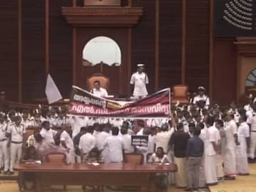 നിയമസഭയിലെ പ്രതിപക്ഷ പ്രതിഷേധം