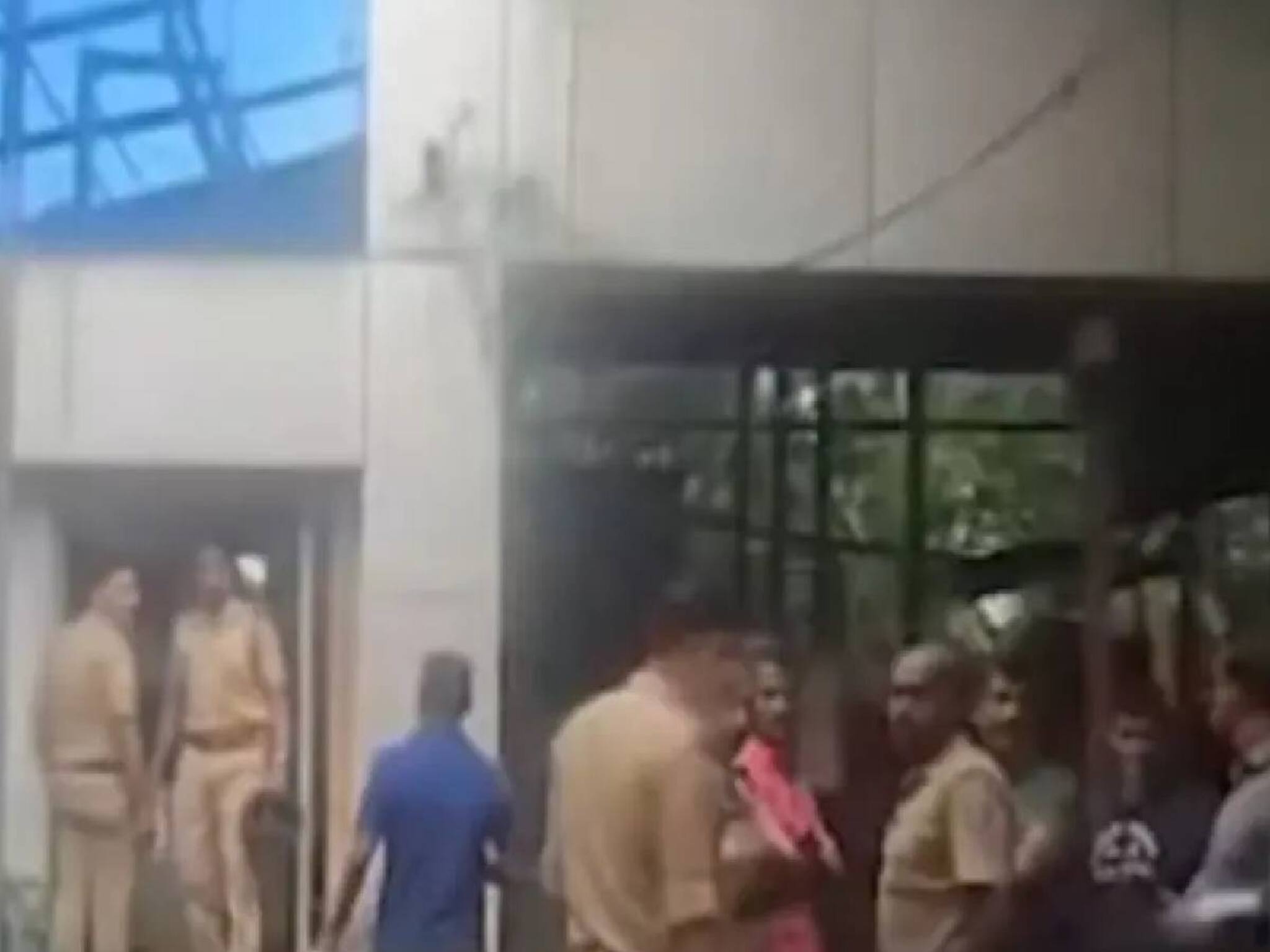 കൊച്ചിയിൽ പട്ടാപ്പകൽ സിനിമാ സ്റ്റൈലിൽ തോക്കുചൂണ്ടി കവർന്നത് 80 ലക്ഷം രൂപ