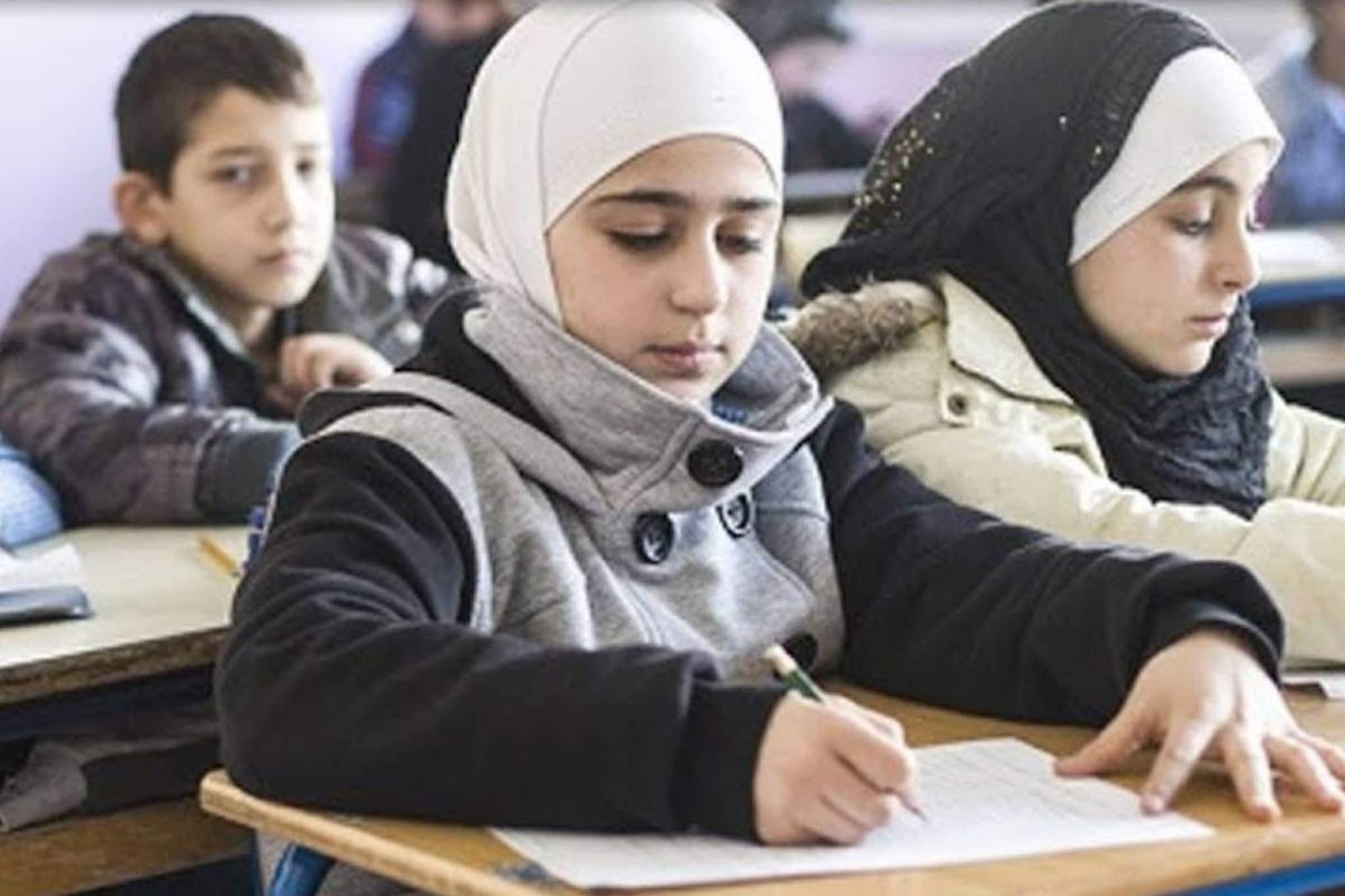 പഠനമികവ് പുലർത്തുന്ന ന്യൂനപക്ഷ വിദ്യാർത്ഥികൾക്കിതാ കേന്ദ്രത്തിന്റെ 5 സ്കോളർഷിപ്പുകൾ പഠനമികവ് പുലർത്തുന്ന ന്യൂനപക്ഷ വിദ്യാർത്ഥികൾക്കിതാ കേന്ദ്രത്തിന്റെ 5 സ്കോളർഷിപ്പുകൾ