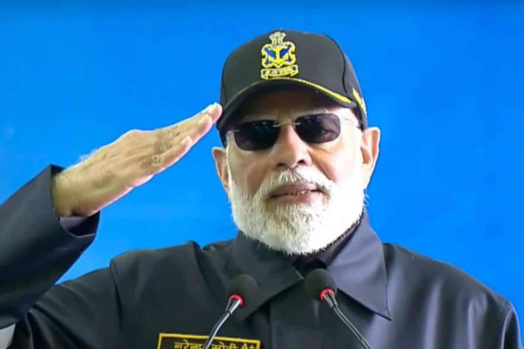 'ഐഎൻഎസ് വിക്രാന്ത് പാകിസ്ഥാന്റെ ഉറക്കം കെടുത്തി'; നാവികസേനാംഗങ്ങൾക്കൊപ്പം ദീപാവലി ആഘോഷിച്ച് പ്രധാനമന്ത്രി നരേന്ദ്ര മോദി