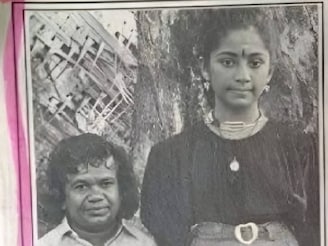 അഞ്ചാം ക്‌ളാസിൽ പഠിക്കുന്ന മോണോആക്റ്റുകാരിയും മാഷും; പഴയ പത്രപരസ്യത്തിലെ സുന്ദരിക്കുട്ടി