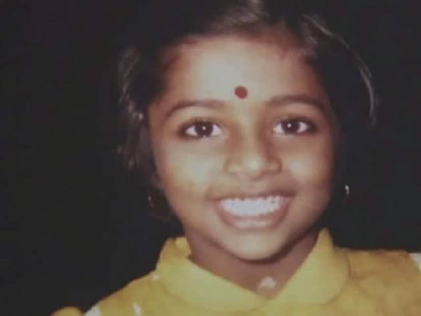 വീണ, രാജു ദമ്പതികളുടെ രണ്ടു മക്കളിൽ മൂത്തവളാണ് ധന്യ. നവ്യയെ കൂടാതെ അവർക്ക് ഒരു മകനുമുണ്ട്. കുടുംബം എന്ന നിലയിൽ ഏറെ അടുപ്പം സൂക്ഷിക്കുന്നവരാണ് നവ്യയും അനുജനും അവരുടെ അച്ഛനമ്മമാരും. നവ്യയുടെ മകൻ സായ് കൃഷ്ണയെയും ആ മൂല്യങ്ങൾ പറഞ്ഞ് പഠിപ്പിച്ചാണ് നവ്യ വളർത്തിയത്. അതുപോലെ തന്നെ നവ്യയെ അച്ഛനമ്മമാർ എങ്ങനെയാണോ പഠിപ്പിച്ചു മിടുക്കിയാക്കിയത്, അതുപോലെതന്നെ സ്വന്തം മകന്റെ കാര്യത്തിൽ നവ്യ എന്ന അമ്മയും പഠനത്തിലും പാഠ്യേതര പ്രവർത്തികളിലും ശ്രദ്ധ നൽകാറുണ്ട്