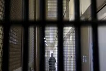 കൊലപാതകക്കേസിൽ ജീവപര്യന്തം ശിക്ഷ അനുഭവിക്കുന്ന ദമ്പതികൾക്ക് വന്ധ്യതാ ചികിത്സയ്ക്കായി പരോൾ അനുവദിച്ച് ഹൈക്കോടതി