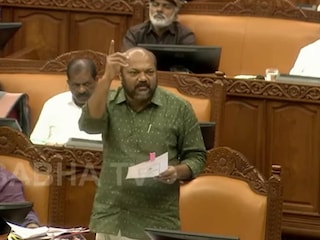 മന്ത്രി പി രാജീവ് ബിൽ അവതരിപ്പിക്കുന്നു