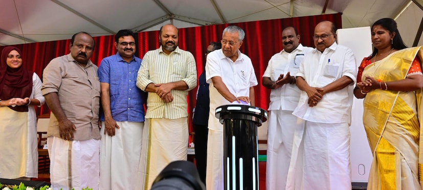  മേഖലയുടെ പ്രാദേശിക വികസനത്തിൽ കൊച്ചി വാട്ടർ മെട്രോ നൽകാൻ പോകുന്നത് വലിയ സംഭാവനകളാണ്. ഇത് വിനോദ സഞ്ചാര മേഖലക്കും വലിയ ഉണർവ് നൽകും. നഗരത്തിലെ ജനങ്ങൾക്കും നഗരത്തിനു ചുറ്റുമുള്ള ദ്വീപ് നിവാസികൾക്കും ഇവിടേക്ക് വരുന്ന വിനോദ സഞ്ചാരികൾക്കും ഒരുപോലെ പ്രയോജനപ്പെടുന്ന സംവിധാനമാണെന്നും മുഖ്യമന്ത്രി വ്യക്തമാക്കി.
