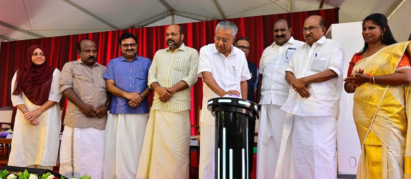  ആഗോള നിലവാരമുള്ള ജലഗതാഗത സംവിധാനമാണ് നമ്മൾ ഒരുക്കിയിട്ടുള്ളത്. ഇടക്കൊച്ചിയിലും തോപ്പുംപടിയിലും പുതിയ ടെർമിനലുകൾ നിർമ്മിക്കുന്നതിനുള്ള ടെൻഡർ നടപടികൾ ആരംഭിച്ചിട്ടുണ്ട്. കടമക്കുടിയിലെ ടെർമിനലിൻ്റെ നിർമ്മാണം അന്തിമഘട്ടത്തിലാണ്. ഇവ യാഥാർത്ഥ്യമാകുന്നതോടെ എറണാകുളം, തോപ്പുംപടി, മട്ടാഞ്ചേരി, കുമ്പളം, ഇടക്കൊച്ചി എന്നിവയെ പരസ്പരം ബന്ധിപ്പിക്കുന്ന പുതിയൊരു ജലഗതാഗത സംവിധാനം രൂപം കൊള്ളും. ഇതൊരു വാട്ടർ സർക്യൂട്ടായി മാറും.