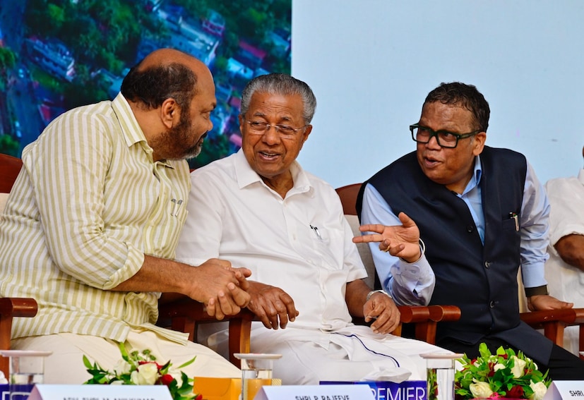  വാട്ടർ മെട്രോ ടെർമിനൽ നിർമ്മിക്കുന്നതിനായി ഭൂമി വിട്ടു നൽകിയ വരാപ്പുഴ അതിരൂപതക്ക് മുഖ്യമന്ത്രി നന്ദി പറഞ്ഞു. 22 സെൻ്റ് ഭൂമിയായിരുന്നു സംഭാവനയായി നൽകിയത്. നാടിൻ്റെ വികസനത്തിനായി സർക്കാരിൽ പൂർണ്ണ വിശ്വാസമർപ്പിച്ചാണ് വരാപ്പുഴ അതിരൂപത ഭൂമി നൽകിയത്.