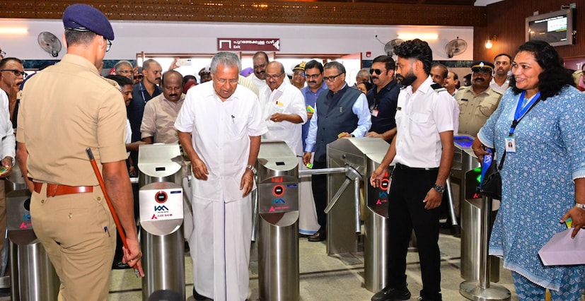  പൂർണമായും വെള്ളത്തിൽ നിർമ്മിച്ച മട്ടാഞ്ചേരി വാട്ടർ മെട്രോ ടെർമിനൽ നിർമ്മാണം വളരെ വെല്ലുവിളികൾ നിറഞ്ഞതായിരുന്നെന്ന് കൊച്ചി മെട്രോ റെയിൽ ലിമിറ്റഡ് മാനേജിംഗ് ഡയറക്ടർ ലോകനാഥ് ബഹ്റ പറഞ്ഞു. എന്നാൽ എൻജിനീയറിങ് വെല്ലുവിളികൾ, ഭൂമിയുമായി ബന്ധപ്പെട്ട പ്രശ്നങ്ങൾ തുടങ്ങിയവയെല്ലാം അതിജീവിക്കാൻ കഴിഞ്ഞു. വാട്ടർ മെട്രോ യാഥാർത്ഥ്യമായതോടെ ഉദ്യോഗസ്ഥർക്കും സഞ്ചാരികൾക്കുല്ലാം ഗതാഗതക്കുരുക്കിൽ വലയാതെ തന്നെ വേഗത്തിൽ വെല്ലിങ്ടൺ ഐലൻ്റിലേക്ക് എത്താൻ സാധിക്കുമെന്നും അദ്ദേഹം കൂട്ടിച്ചേർത്തു.