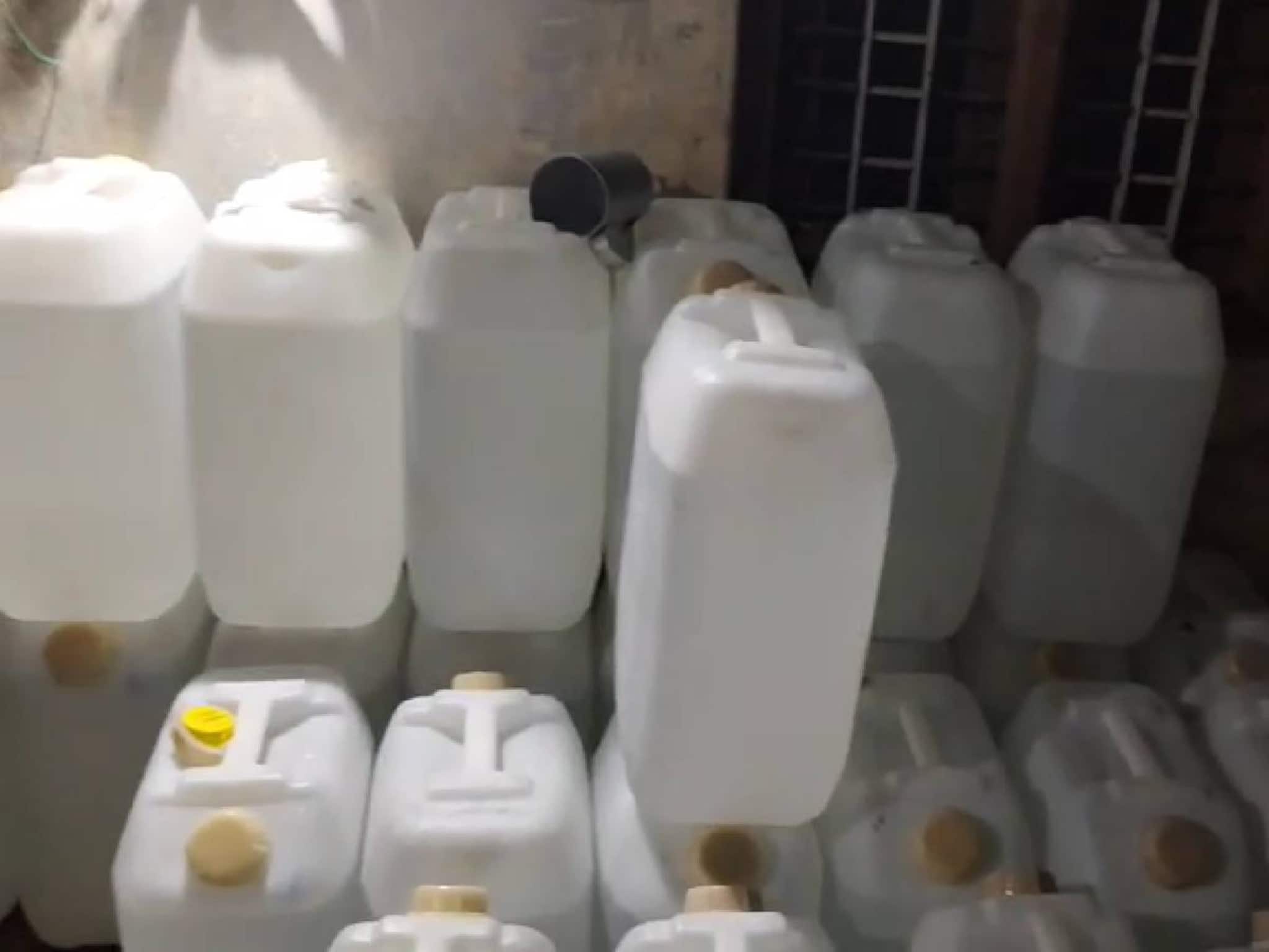 പാലക്കാട് 1260 ലിറ്റർ സ്പിരിറ്റ് പിടികൂടി; പ്രതിയായ സിപിഎം ലോക്കൽ കമ്മിറ്റി സെക്രട്ടറി ഒളിവിൽ