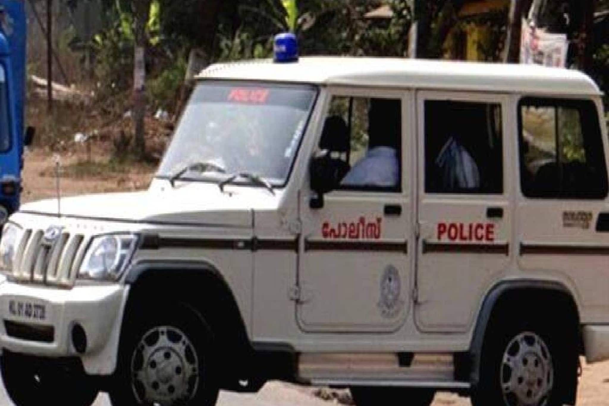 മലപ്പുറത്ത് 10 മില്ലി മദ്യവുമായി യുവാവിനെ അറസ്റ്റ് ചെയ്ത് ഒരാഴ്ച ജയിലിലിട്ടതിൽ കോടതിയുടെ രൂക്ഷവിമർശനം മലപ്പുറത്ത് 10 മില്ലി മദ്യവുമായി യുവാവിനെ അറസ്റ്റ് ചെയ്ത് ഒരാഴ്ച ജയിലിലിട്ടതിൽ കോടതിയുടെ രൂക്ഷവിമർശനം