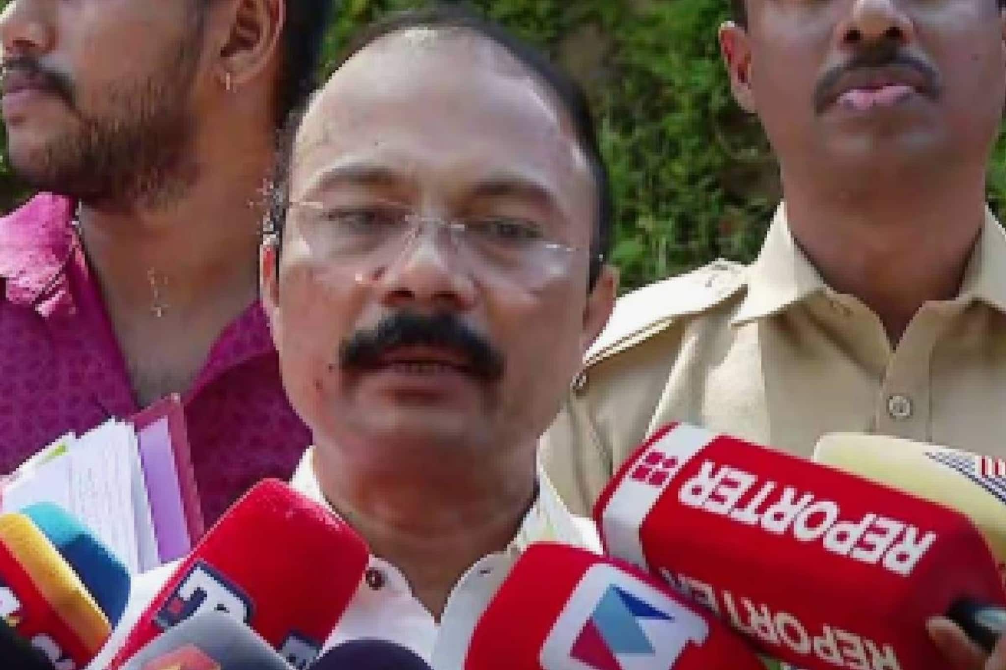 '1998 മുതൽ ഇതുവരെയുള്ള എല്ലാം അന്വേഷിക്കട്ടെ; ശബരിമലയുമായി ബന്ധപ്പെട്ട ദുരൂഹതകള്‍ക്ക് അന്ത്യം വേണം'; പിഎസ് പ്രശാന്ത്