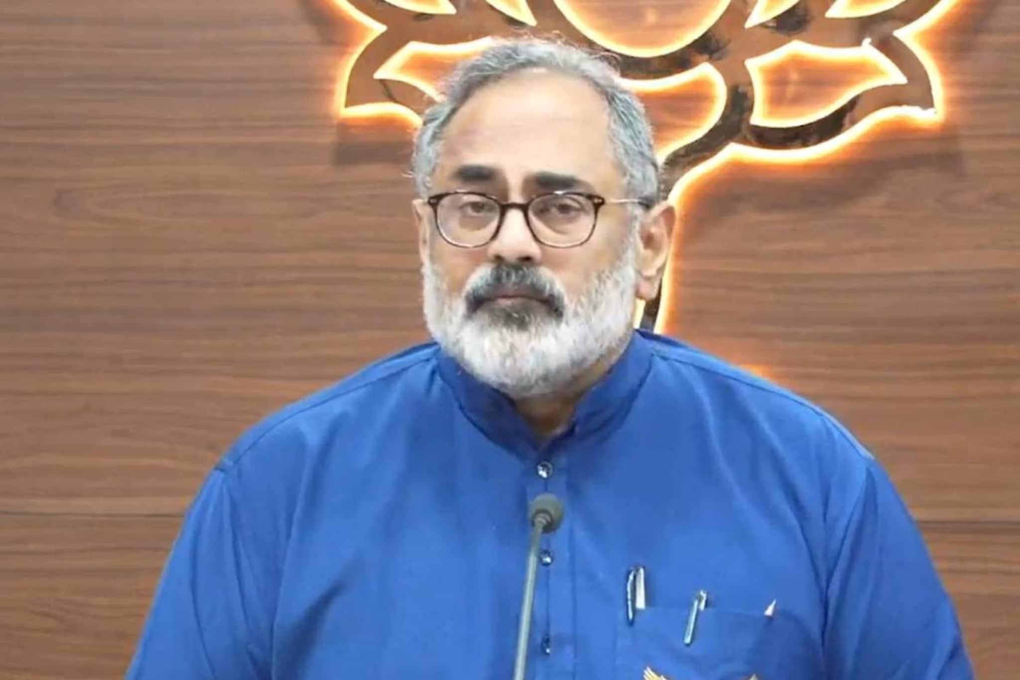 'മാധ്യമ മേഖലയിൽ ചില ക്രിമിനലുകള് വന്നിട്ടുണ്ട്, മെസിതട്ടിപ്പ് മറയ്ക്കാൻ ഒരോ വിവാദങ്ങള് ഉണ്ടാക്കുന്നു'; രാജീവ് ചന്ദ്രശേഖര് 'മാധ്യമ മേഖലയിൽ ചില ക്രിമിനലുകള് വന്നിട്ടുണ്ട്, മെസിതട്ടിപ്പ് മറയ്ക്കാൻ ഒരോ വിവാദങ്ങള് ഉണ്ടാക്കുന്നു'; രാജീവ് ചന്ദ്രശേഖര്