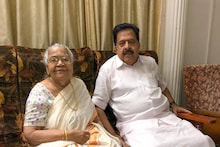 'ജനലിലൂടെ അമ്മ ഉരുളകളാക്കി തന്ന ചോറുകഴിക്കുമ്പോൾ കണ്ണ് നിറഞ്ഞൊഴുകി': രമേശ് ചെന്നിത്തലയുടെ കുറിപ്പ്