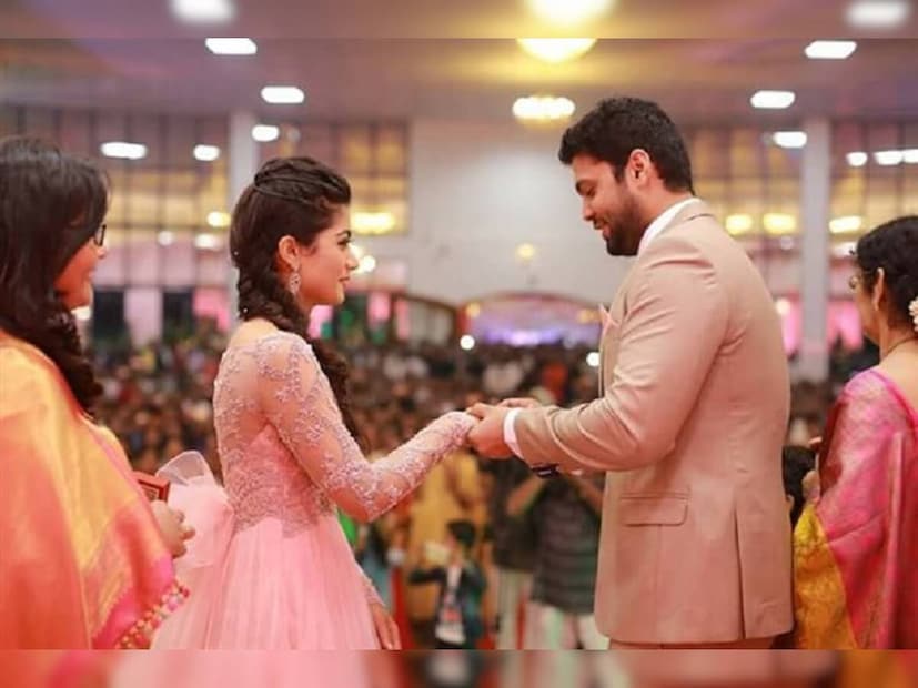 കന്നഡ സിനിമാ ലോകത്തെ നടനും സംവിധായകനുമായ രക്ഷിത് ഷെട്ടിക്ക് ഇപ്പോൾ 42 വയസ് പ്രായമുണ്ട്. രശ്‌മികയുമായി പിരിഞ്ഞതില്പിന്നെ ഷെട്ടി ആരെങ്കിലുമായി പ്രണയത്തിലായി എന്ന വാർത്ത വന്നിട്ടില്ല. ഡേറ്റിംഗ് ആണെന്നോ, വിവാഹം ചെയ്യാൻ പോകുന്നുവെന്നോ അദ്ദേഹം എവിടെയും പറഞ്ഞിട്ടില്ല. ഗോസിപ് വാർത്തകളിൽ പോലും അങ്ങനെയൊന്ന് പ്രചരിച്ചിട്ടില്ല. '777 ചാർളി' എന്ന രക്ഷിത് ഷെട്ടി ചിത്രം കേരളത്തിൽ ഉൾപ്പെടെ ശ്രദ്ധനേടിയിരുന്നു