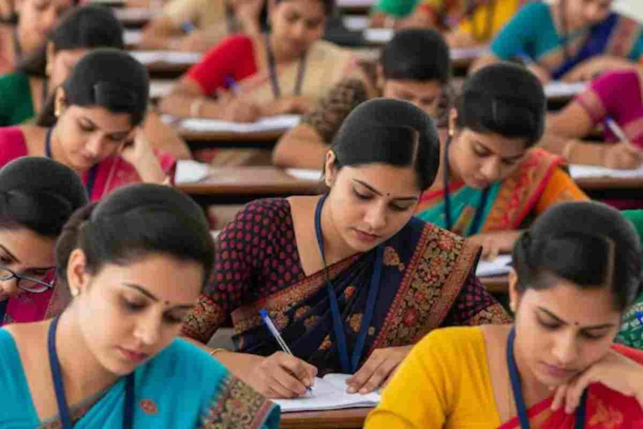 അധ്യാപകരായി നാട്ടിൽ സെറ്റാകണോ? SET പരീക്ഷയ്ക്ക് ഇപ്പോൾ അപേക്ഷിക്കാം അധ്യാപകരായി നാട്ടിൽ സെറ്റാകണോ? SET പരീക്ഷയ്ക്ക് ഇപ്പോൾ അപേക്ഷിക്കാം