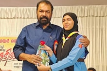 'കുഞ്ഞുങ്ങളെ ചേർത്തുപിടിക്കുന്നത് കേരള പാരമ്പര്യം'; ഹിജാബ് ധരിച്ച കുട്ടിയ്ക്കൊപ്പമുള്ള ചിത്രം പങ്കുവച്ച് മന്ത്രി