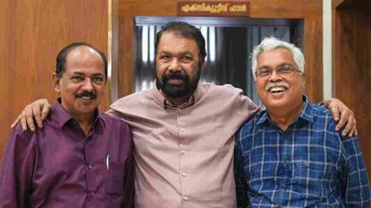 എം എൻ സ്മാരകത്തിൽ ബിനോയ് വിശ്വത്തിനും ജി ആർ അനിലിനും ഒപ്പം മന്ത്രി വി ശിവൻകുട്ടി എം എൻ സ്മാരകത്തിൽ ബിനോയ് വിശ്വത്തിനും ജി ആർ അനിലിനും ഒപ്പം മന്ത്രി വി ശിവൻകുട്ടി