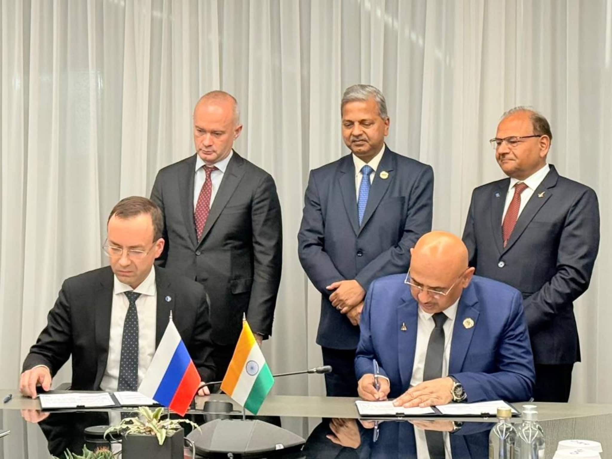 ഇന്ത്യയിൽ SJ-100 വിമാനം നിര്മിക്കും; റഷ്യൻ കമ്പനിയുമായി ഹിന്ദുസ്ഥാൻ എയ്റോനോട്ടിക്സ് ചരിത്രപരമായ കരാറിൽ ഒപ്പുവച്ചു ഇന്ത്യയിൽ SJ-100 വിമാനം നിര്മിക്കും; റഷ്യൻ കമ്പനിയുമായി ഹിന്ദുസ്ഥാൻ എയ്റോനോട്ടിക്സ് ചരിത്രപരമായ കരാറിൽ ഒപ്പുവച്ചു