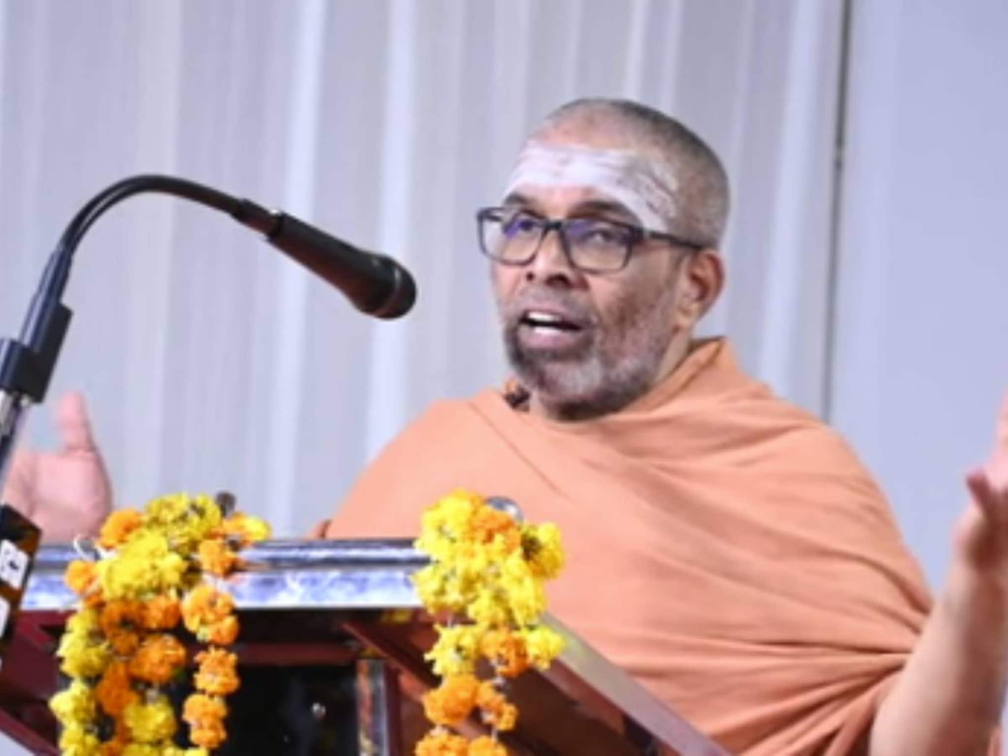 ഹിന്ദുക്കള്‍ക്ക് മൂന്നിൽ‌ കുറയാതെ കുട്ടികൾ വേണമെന്ന് സ്വാമി ചിദാനന്ദപുരി