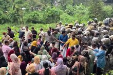 കോഴിക്കോട് അറവ് മാലിന്യ സംസ്കരണ കേന്ദ്രത്തിനെതിരായ പ്രതിഷേധത്തിൽ സംഘർഷം; തീയിട്ടു; കല്ലേറിൽ SPക്ക് പരിക്ക്