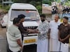 ചങ്ക്സ് ഡാ! മിന്നൽപ്രളയത്തിൽ തവിടുപൊടിയായ ട്രാവലറിന് പകരം പുത്തൻ വാൻ സമ്മാനിച്ച് സുഹൃത്തുക്കള്‍