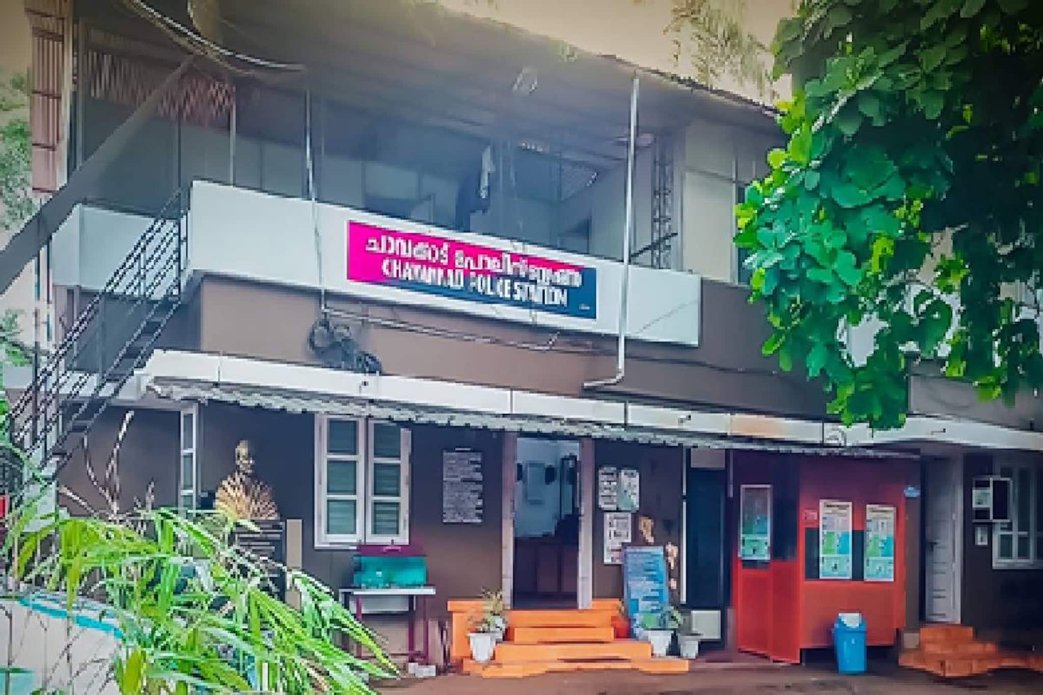 തൃശ്ശൂരിൽ പ്രതിയെ പിടികൂടാനെത്തിയ രണ്ട് പോലീസ് ഉദ്യോഗസ്ഥര്‍ക്ക് കുത്തേറ്റു
