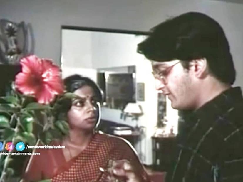 വർഷങ്ങൾക്ക് ശേഷം ശോഭനയുടെ 'വിവാഹവാർത്ത' സോഷ്യൽ മീഡിയയിൽ തലപൊക്കിയിട്ടുണ്ട്. വരന്റെ പേരിൽ കാണുന്നത് അവരുടെ അമ്മായിയുടെ മകന്റെ പേരും. പ്രേമാനന്ദ്. 1987ലേതാണ് ഈ വാർത്ത. ലളിത പത്മിനി രാഗിണിമാറിലെ പത്മിനിയുടെ മകനാണ് പ്രേമാനന്ദ്. ഇദ്ദേഹം നടൻ മധു സംവിധാനം ചെയ്ത 'ഉദയം പടിഞ്ഞാറ്' എന്ന സിനിമയിൽ മുഖംകാണിച്ചിട്ടുണ്ട്. പ്രേമാനന്ദ് രാമചന്ദ്രൻ എന്ന പേരിൽ ഈ സിനിമയിൽ ക്രെഡിറ്റുണ്ട്. മധു, ശ്രീവിദ്യ, പ്രേം നസീർ എന്നിവർ വേഷമിട്ട ചിത്രത്തിൽ ശോഭനയും അഭിനയിച്ചിരുന്നു. ചിത്രം റിലീസ് ചെയ്തത് 1986ൽ