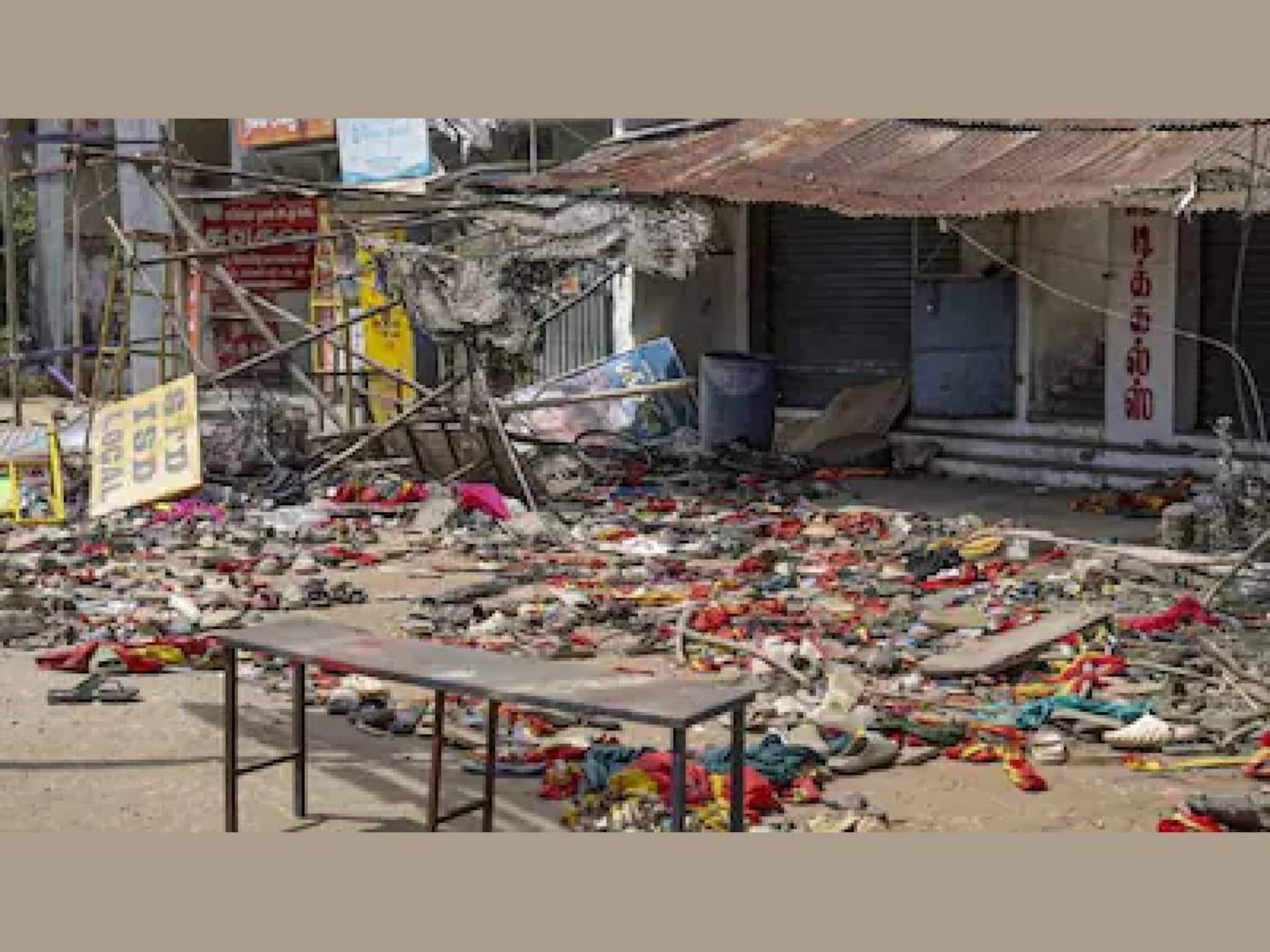 വിജയ്‌ കരൂര്‍ ദുരന്തത്തിൽ മരിച്ചവരുടെ ബന്ധുക്കളെ നേരിട്ട് കാണാന്‍ അനുമതി തേടി