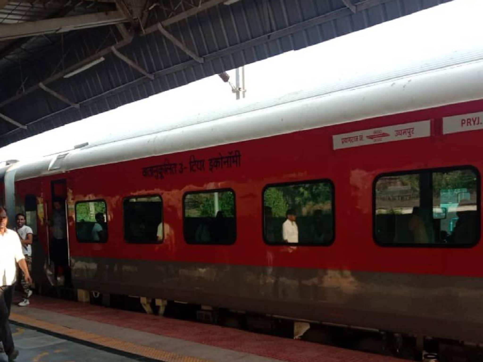 അമ്മാവനെ വിവാഹം കഴിക്കാൻ വീടുവിട്ടിറങ്ങിയ 16 കാരിയെ ട്രെയിനിൽ നിന്നും തള്ളിയിട്ട് കൊന്നു