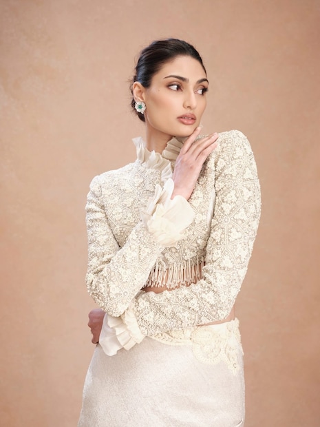  എങ്കിലും, തന്റെ പിതാവിനെപ്പോലെ ചലച്ചിത്രമേഖലയിൽ വിജയകരമായ ഒരു കലാകാരിയായി തിളങ്ങാൻ ആതിയ ഷെട്ടിക്കും കഴിഞ്ഞില്ല.