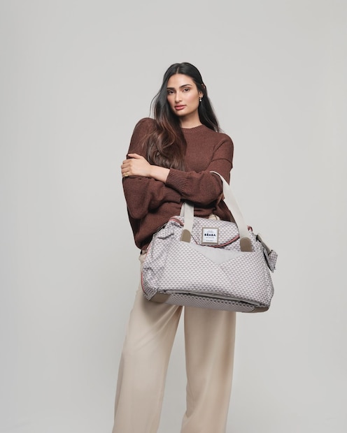  അച്ഛൻ വളരെ സമ്പന്നനാണെങ്കിലും, ആതിയ ഷെട്ടിയുടെ സ്വകാര്യ ആസ്തി ഏകദേശം 45 കോടി രൂപയായിരിക്കുമെന്ന് കണക്കാക്കപ്പെടുന്നു.