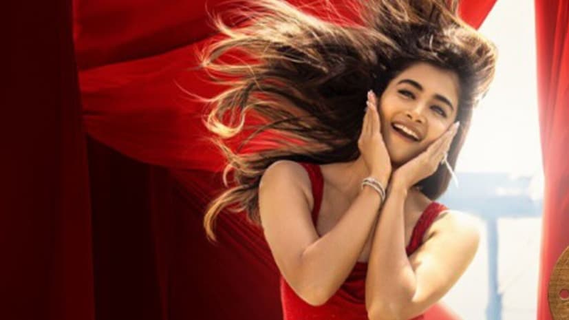 അടുത്തിടെ പുറത്തിറങ്ങിയ പൂജ ഹെഗ്‌ഡെയുടെ ചിത്രങ്ങളായ രാധേ ശ്യാം, ബീസ്റ്, ആചാര്യ എന്നിവ പ്രതീക്ഷിച്ച നിലയിൽ പ്രകടനം കാഴ്ചവച്ചില്ലെങ്കിലും, സൂര്യയുടെ റെട്രോയിലും രജനികാന്തിന്റെ കൂലിയിലും അവർ ആടിത്തകർത്ത ഡാൻസ് നമ്പറുകൾ പ്രശംസയ്ക്ക് പാത്രമായി