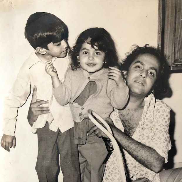 Pooja Bhatt, actress Pooja Bhatt, Pooja Bhatt latest, Pooja Bhatt photos, Pooja Bhatt husband, Pooja Bhatt family, Pooja Bhatt divorce, ational award at 25 ,kissing her father mahesh bhatt, mahesh bhatt, mahesh bhatt daughter, പൂജാ ഭട്ട്, നടി പൂജാ ഭട്ട്, പൂജാ ഭട്ട് ഏറ്റവും പുതിയത്, പൂജാ ഭട്ട് ഫോട്ടോകൾ, പൂജാ ഭട്ട് ഭർത്താവ്, പൂജാ ഭട്ട് കുടുംബം, പൂജാ ഭട്ട് വിവാഹമോചനം, 25-ൽ ദേശീയ അവാർഡ് ,അച്ഛൻ മഹേഷ് ഭട്ട്, മഹേഷ് ഭട്ട്, മഹേഷ് ഭട്ട് മകൾ, kissing father mahesh bhatt, പൂജാ ഭട്ട്, മഹേഷ് ഭട്ട്, ആലിയ ഭട്ട്, നടി, സംവിധായിക,Pooja Bhatt, Mahesh Bhatt, Alia Bhatt, Actress, Filmmaker, പിയേഴ്സ് സോപ്പ് പരസ്യം, ദൂരദർശൻ പരസ്യം, 90-കളിലെ പരസ്യങ്ങൾ, പഴയ പരസ്യങ്ങൾ,Pears soap ad, Doordarshan commercials, 90s advertisements, Old TV ads, ദേശീയ അവാർഡ് ജേതാവ്, പൂജാ ഭട്ട് സിനിമകൾ, ഡാഡി സിനിമ, സഡക്, അഭിനയം, National Award winner, Pooja Bhatt movies, Daddy film, Sadak, Film debut ,പ്രധാന ആകർഷണം,പിയേഴ്സ് പരസ്യത്തിലെ കുട്ടി, പൂജാ ഭട്ട് ബാല്യം, പൂജാ ഭട്ട് വിവാദം, Pears ad girl, Childhood actress, Pooja Bhatt controversy, Alcoholism battle,സോപ്പിന്റെ പരസ്യത്തിലൂടെ അരങ്ങേറ്റം, 25-ാം വയസ്സിൽ ആദ്യ ദേശീയ അവാർഡ്,പിതാവിനെ ചുംബിച്ചതിന് വിവാദത്തിലായ നടി
