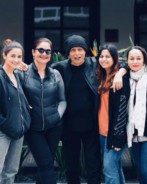 Pooja Bhatt, actress Pooja Bhatt, Pooja Bhatt latest, Pooja Bhatt photos, Pooja Bhatt husband, Pooja Bhatt family, Pooja Bhatt divorce, ational award at 25 ,kissing her father mahesh bhatt, mahesh bhatt, mahesh bhatt daughter, പൂജാ ഭട്ട്, നടി പൂജാ ഭട്ട്, പൂജാ ഭട്ട് ഏറ്റവും പുതിയത്, പൂജാ ഭട്ട് ഫോട്ടോകൾ, പൂജാ ഭട്ട് ഭർത്താവ്, പൂജാ ഭട്ട് കുടുംബം, പൂജാ ഭട്ട് വിവാഹമോചനം, 25-ൽ ദേശീയ അവാർഡ് ,അച്ഛൻ മഹേഷ് ഭട്ട്, മഹേഷ് ഭട്ട്, മഹേഷ് ഭട്ട് മകൾ, kissing father mahesh bhatt, പൂജാ ഭട്ട്, മഹേഷ് ഭട്ട്, ആലിയ ഭട്ട്, നടി, സംവിധായിക,Pooja Bhatt, Mahesh Bhatt, Alia Bhatt, Actress, Filmmaker, പിയേഴ്സ് സോപ്പ് പരസ്യം, ദൂരദർശൻ പരസ്യം, 90-കളിലെ പരസ്യങ്ങൾ, പഴയ പരസ്യങ്ങൾ,Pears soap ad, Doordarshan commercials, 90s advertisements, Old TV ads, ദേശീയ അവാർഡ് ജേതാവ്, പൂജാ ഭട്ട് സിനിമകൾ, ഡാഡി സിനിമ, സഡക്, അഭിനയം, National Award winner, Pooja Bhatt movies, Daddy film, Sadak, Film debut ,പ്രധാന ആകർഷണം,പിയേഴ്സ് പരസ്യത്തിലെ കുട്ടി, പൂജാ ഭട്ട് ബാല്യം, പൂജാ ഭട്ട് വിവാദം, Pears ad girl, Childhood actress, Pooja Bhatt controversy, Alcoholism battle,സോപ്പിന്റെ പരസ്യത്തിലൂടെ അരങ്ങേറ്റം, 25-ാം വയസ്സിൽ ആദ്യ ദേശീയ അവാർഡ്,പിതാവിനെ ചുംബിച്ചതിന് വിവാദത്തിലായ നടി
