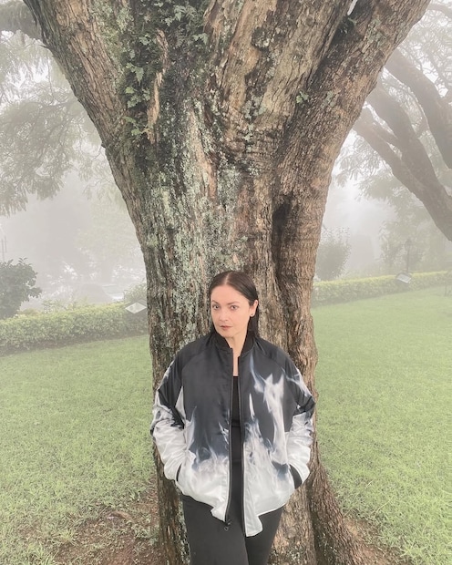 Pooja Bhatt, actress Pooja Bhatt, Pooja Bhatt latest, Pooja Bhatt photos, Pooja Bhatt husband, Pooja Bhatt family, Pooja Bhatt divorce, ational award at 25 ,kissing her father mahesh bhatt, mahesh bhatt, mahesh bhatt daughter, പൂജാ ഭട്ട്, നടി പൂജാ ഭട്ട്, പൂജാ ഭട്ട് ഏറ്റവും പുതിയത്, പൂജാ ഭട്ട് ഫോട്ടോകൾ, പൂജാ ഭട്ട് ഭർത്താവ്, പൂജാ ഭട്ട് കുടുംബം, പൂജാ ഭട്ട് വിവാഹമോചനം, 25-ൽ ദേശീയ അവാർഡ് ,അച്ഛൻ മഹേഷ് ഭട്ട്, മഹേഷ് ഭട്ട്, മഹേഷ് ഭട്ട് മകൾ, kissing father mahesh bhatt, പൂജാ ഭട്ട്, മഹേഷ് ഭട്ട്, ആലിയ ഭട്ട്, നടി, സംവിധായിക,Pooja Bhatt, Mahesh Bhatt, Alia Bhatt, Actress, Filmmaker, പിയേഴ്സ് സോപ്പ് പരസ്യം, ദൂരദർശൻ പരസ്യം, 90-കളിലെ പരസ്യങ്ങൾ, പഴയ പരസ്യങ്ങൾ,Pears soap ad, Doordarshan commercials, 90s advertisements, Old TV ads, ദേശീയ അവാർഡ് ജേതാവ്, പൂജാ ഭട്ട് സിനിമകൾ, ഡാഡി സിനിമ, സഡക്, അഭിനയം, National Award winner, Pooja Bhatt movies, Daddy film, Sadak, Film debut ,പ്രധാന ആകർഷണം,പിയേഴ്സ് പരസ്യത്തിലെ കുട്ടി, പൂജാ ഭട്ട് ബാല്യം, പൂജാ ഭട്ട് വിവാദം, Pears ad girl, Childhood actress, Pooja Bhatt controversy, Alcoholism battle,സോപ്പിന്റെ പരസ്യത്തിലൂടെ അരങ്ങേറ്റം, 25-ാം വയസ്സിൽ ആദ്യ ദേശീയ അവാർഡ്,പിതാവിനെ ചുംബിച്ചതിന് വിവാദത്തിലായ നടി
