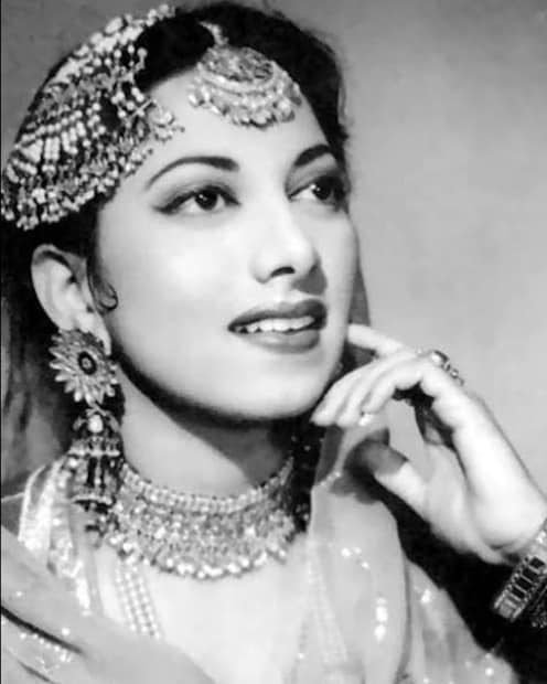 She was none other than the legendary actress Suraiya. Dharmendra once admitted that the only reason he was drawn to the film world was because of watching her performances.