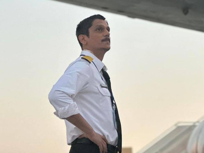  മൂന്ന് മാസം കോൾ സെന്ററിൽ ജോലി ചെയ്തെങ്കിലും അദ്ദേഹം അത് ഉപേക്ഷിച്ചിച്ചിരുന്നു. സിം കാർഡുകൾ വിൽക്കുന്ന ഒരു മൊബൈൽ കമ്പനിയിലും അദ്ദേഹം പ്രവർത്തിച്ചിരുന്നു. ആ കാലയളവിൽ, കാലാവസ്ഥ പരിഗണിക്കാതെ ദിവസവും 30 മുതൽ 40 കിലോമീറ്റർ വരെ ബൈക്കിൽ സഞ്ചരിച്ച് ജോലി ചെയ്യേണ്ടി വന്നിരുന്നെന്നും വിജയ് വർമ്മ വ്യക്തമാക്കി.