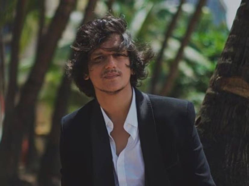  ഒരു പരമ്പരാഗത മാർവാഡി കുടുംബത്തിൽ നിന്നുള്ള വിജയ് തന്റെ ആദ്യകാലങ്ങളെ വൈകാരികമായി വെല്ലുവിളി നിറഞ്ഞതായിരുന്നുവെന്ന് വിശേഷിപ്പിച്ചു. "കുടുംബത്തിലെ ഒരു മകളെപ്പോലെയാണ് എന്നെ പരിഗണിച്ചിരുന്നത്. വിൽപ്പന ജോലി കഠിനമായിരുന്നു. എനിക്ക് നാല് വിൽപ്പന ലക്ഷ്യങ്ങളുണ്ടായിരുന്നു. മൂന്നെണ്ണം പൂർത്തിയാക്കിയാലും, ഒന്ന് നഷ്ടപ്പെടുത്തിയതിന് എൻ്റെ ബോസ് ഇപ്പോഴും എന്നെ ശകാരിക്കും. അത് എന്നെ തകർത്തു," അദ്ദേഹം ഓർമ്മിച്ചു.