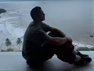 മൊബൈൽ സിം കാർഡ് വില്പനയിൽ നിന്നും ബോളിവുഡ് നടനായി മാറിയ താരം