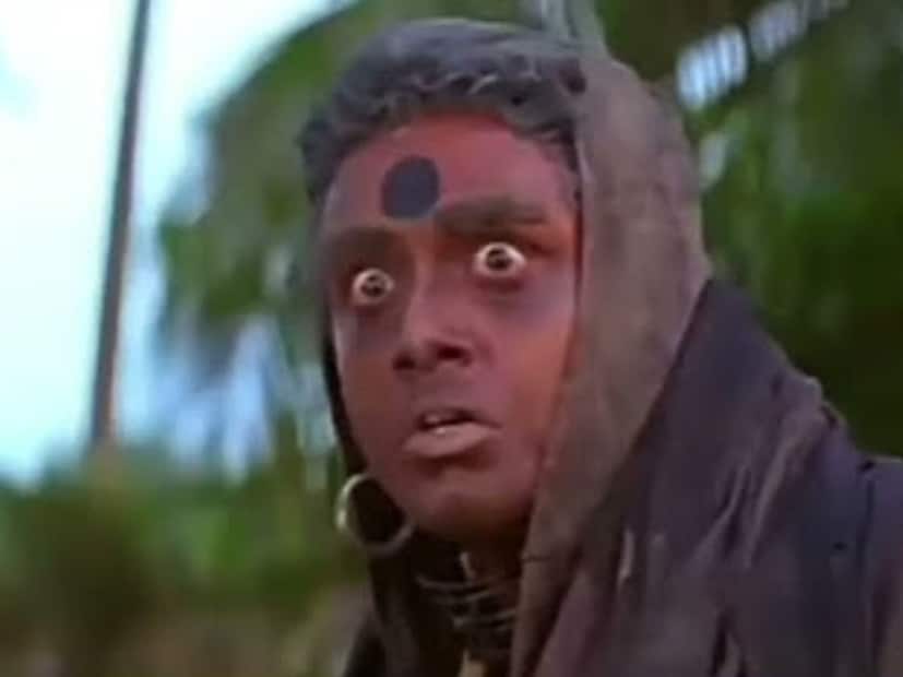 ചിത്രത്തിൽ ദുർഗ, പൊട്ട് അമ്മൻ തുടങ്ങിയ വേഷങ്ങൾ അവതരിപ്പിച്ചത് നടി റോജയാണ്. എന്നിരുന്നാലും, കാണികളെ പേടിപ്പെടുത്തൽ ചുമതല മറ്റൊരാൾക്കായിരുന്നു, നടൻ സുരേഷ് കൃഷ്ണയായിരുന്നു അത്. ലുക്ക് മാത്രം കൊണ്ട് കാണികളെ പേടിപ്പെടുത്താൻ സുരേഷ് കൃഷ്ണയുടെ കഥാപാത്രത്തെക്കൊണ്ട് സാധിച്ചു