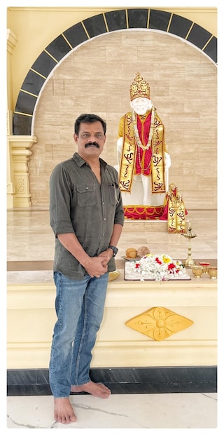 നടൻ ബോസ് വെങ്കട്ടിന്റെ ജീവിതം സിനിമയെ വെല്ലുന്നവിധം ട്വിസ്റ്റുകൾ നിറഞ്ഞതാണ്. സിനിമാ സ്വപ്നങ്ങളുമായി ചെന്നൈക്ക് വണ്ടികയറിയ ബോസ് വെങ്കട്ടിന് അന്ന് പ്രായം 17 വയസ്. സിനിമ വരെയെത്തും വരെ, അദ്ദേഹം ഉപജീവനത്തിനായി കണ്ടെത്തിയ മാർഗമാണ് ഓട്ടോ. വിശപ്പിന്റെ വിളിക്ക് മറ്റാരും കാതോർക്കില്ല എന്ന അറിവിൽ, സിനിമയിൽ വലിയ നിലയെത്തും വരെ എന്ന് കാത്തുനിൽക്കാതെ അദ്ദേഹം കിട്ടിയ തൊഴിൽ ചെയ്ത് വരുമാനമുണ്ടാക്കി. അവിടെ നിന്നും ആദ്യമായി വിളി വരുന്നത് മിനി സ്‌ക്രീനിൽ നിന്നും (തുടർന്ന് വായിക്കുക)