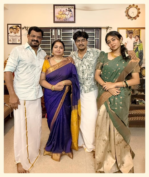 അന്നാളുകളിൽ വുഡ്ലാൻഡ്സ്, സത്യം എന്നിവിടങ്ങളിലും, ഫിലിം ചേമ്പറിലും ഒരേസമയം ലോകസിനിമകൾ പ്രദർശിപ്പിച്ചിരുന്നു. അങ്ങനെയിരിക്കെ, ഫിലിം ചേമ്പറിൽ ഞാനൊരു സിനിമ കാണാൻ പോയി. ഒരു ഹംഗേറിയൻ ചിത്രമായിരുന്നു അത്. എന്റെ അരികിലിരുന്ന പ്രായംചെന്ന ഒരു വ്യക്തി, ആ സിനിമ ആസ്വദിച്ച് കാണുകയായിയിരുന്നു...