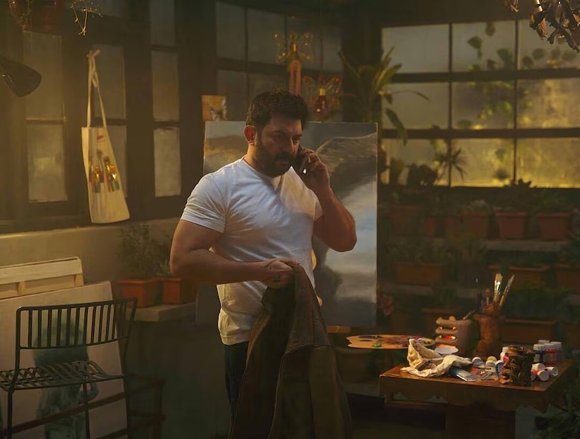  തമിഴ് ചിത്രം ദളപതിയിൽ രജനീകാന്തിനും മമ്മൂട്ടിക്കും ഒപ്പം അഭിനയിച്ച കണ്ണടവെച്ച വെളുത്തു മെലിഞ്ഞ യുവാവിനെ ആരും മറന്നിരിക്കാനിടയില്ല. അതായിരുന്നു അരവിന്ദ് സ്വാമി. പിന്നെ റോജയിൽ 'കാതൽ റോജാവേ പാടി...' പ്രണയികളുടെ മനസിലേക്ക് കടലിരമ്പം സൃഷ്‌ടിച്ച നായകൻ. സിനിമയെ വെല്ലുന്ന വെല്ലുവിളികളും തിരിച്ചുവരവും ചേർന്നതാണ് തമിഴ്നാട്ടിലെ കുംഭകോണത്ത് നിന്നും വരുന്ന ഈ നടന് പറയാനുള്ളത്. ചെന്നൈയിലും അമേരിക്കയിലും പഠിച്ച യുവാവിന് അവസരങ്ങളുടെ വാതായനം തുറന്നു കിട്ടിയത് സിനിമാ ലോകത്തു നിന്നുമാണ് (തുടർന്ന് വായിക്കുക)