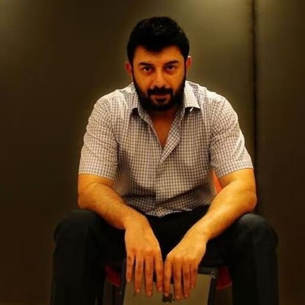 2000ത്തിൽ അരവിന്ദ് സ്വാമി പിതാവിന്റെ ബിസിനസ് നോക്കിനടത്താൻ ആരംഭിച്ചു. 2005ൽ സംഭവിച്ച അപകടത്തിൽ അദ്ദേഹത്തിന്റെ ശരീരത്തിന്റെ ഒരു ഭാഗം തളർന്നു. അദ്ദേഹത്തിന്റെ കരിയർ അവസാനിച്ചു എന്ന് പലരും വിധിയെഴുതി. അങ്ങനെ 2000 മുതൽ 12 വർഷത്തേക്ക് അരവിന്ദ് സ്വാമി സിനിമയിൽ നിന്നും നീണ്ട ഇടവേളയെടുത്തു