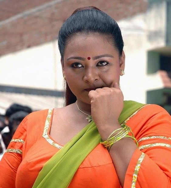 She tried her career in modelling before transitioning to acting. Shakeela made her film debut alongside her screen idol the legendary Silk Smitha in Play Girls (1994).