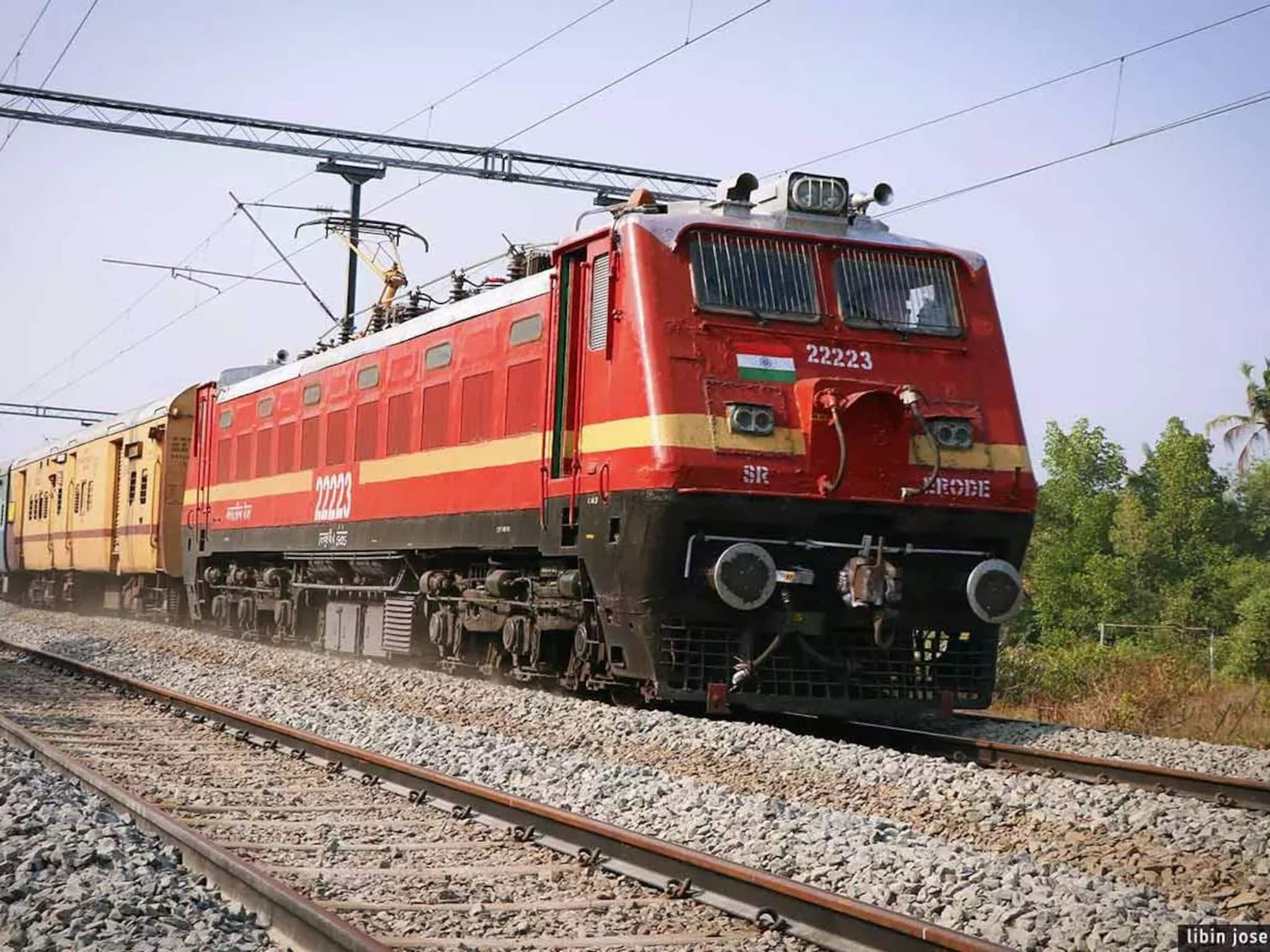 ജന്മദിനാഘോഷത്തിന് ഫോൺ പണയം വച്ചു, തിരിച്ചെടുക്കാൻ റെയിലുകള്‍ മോഷ്ടിച്ച 2 പേര്‍ കൊല്ലത്ത് പിടിയില്‍