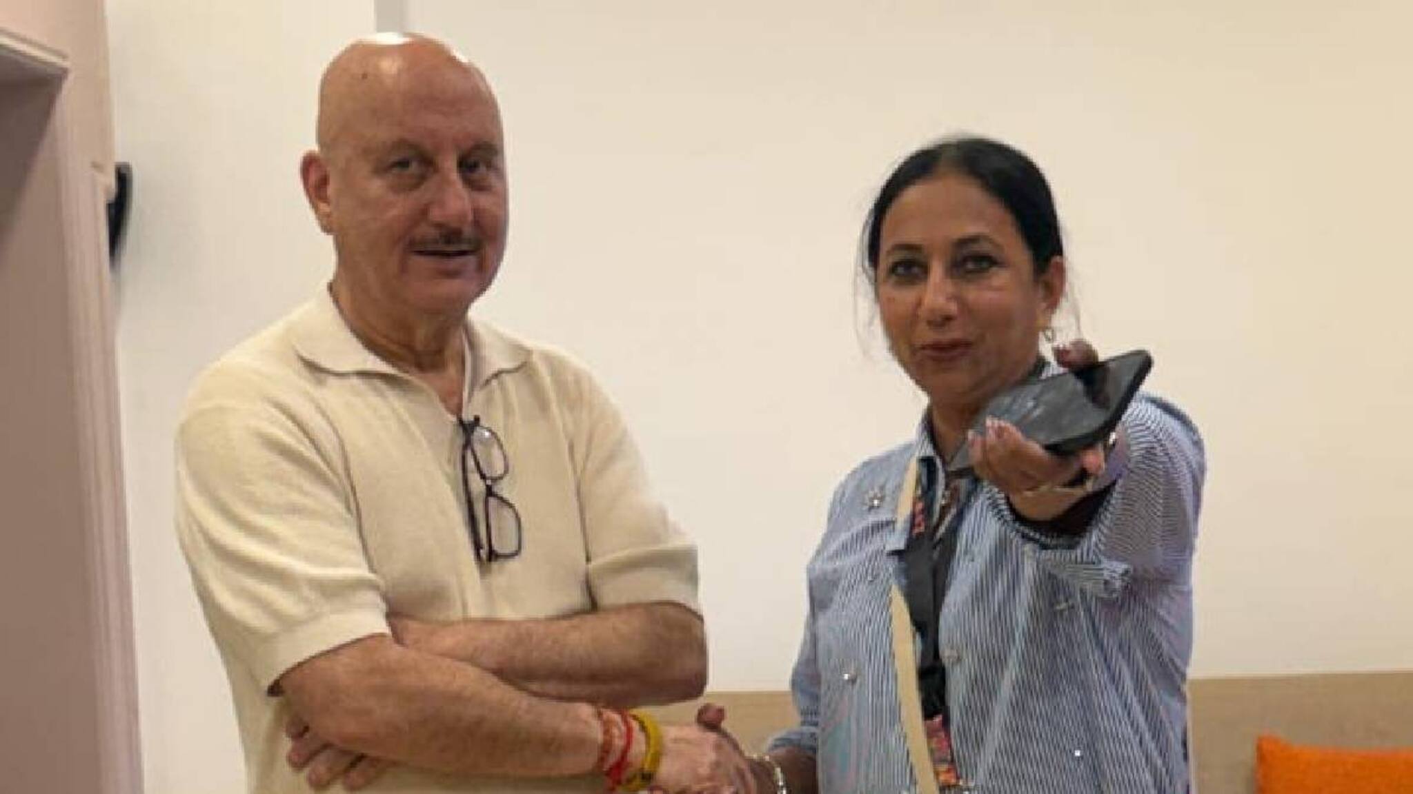 'ഹലോ, ഹൗ ആർ യു മൈ ഡാർലിങ്' എന്ന് അനുപം ഖേർ; നിർമാതാവ് ആൻ സജീവിന് സർപ്രൈസ്