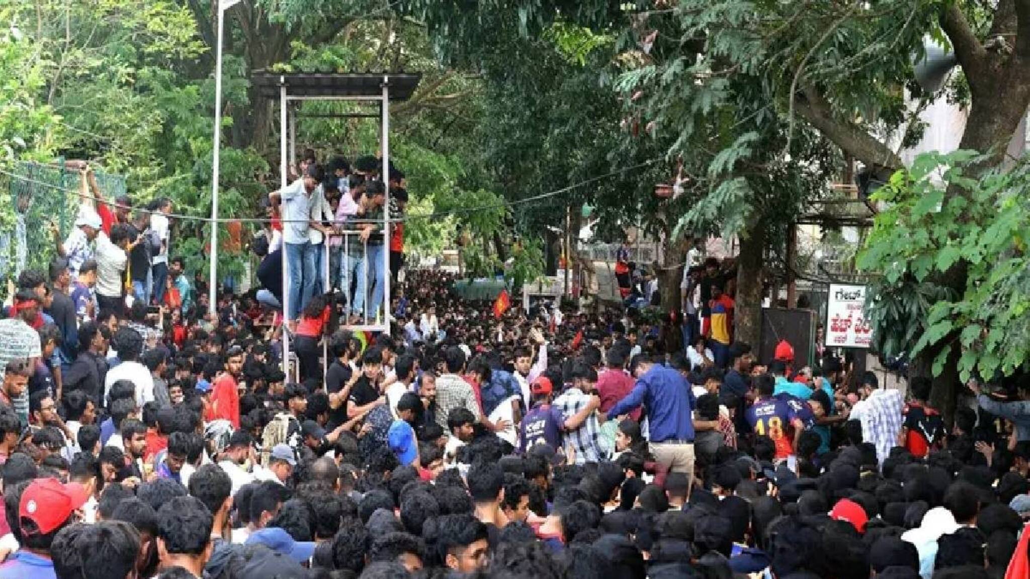 ചിന്നസ്വാമി സ്‌റ്റേഡിയം ദുരന്തം: ഉത്തരവാദിത്വം റോയല്‍ ചലഞ്ചേഴ്‌സ് ബെംഗളൂരുവിനെന്ന്  റിപ്പോര്‍ട്ട്‌